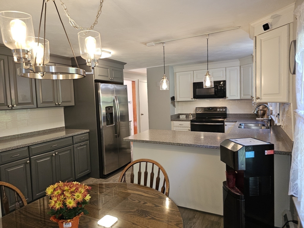 232 Cady Street Ludlow, MA 01056 - Photo 12 of 34