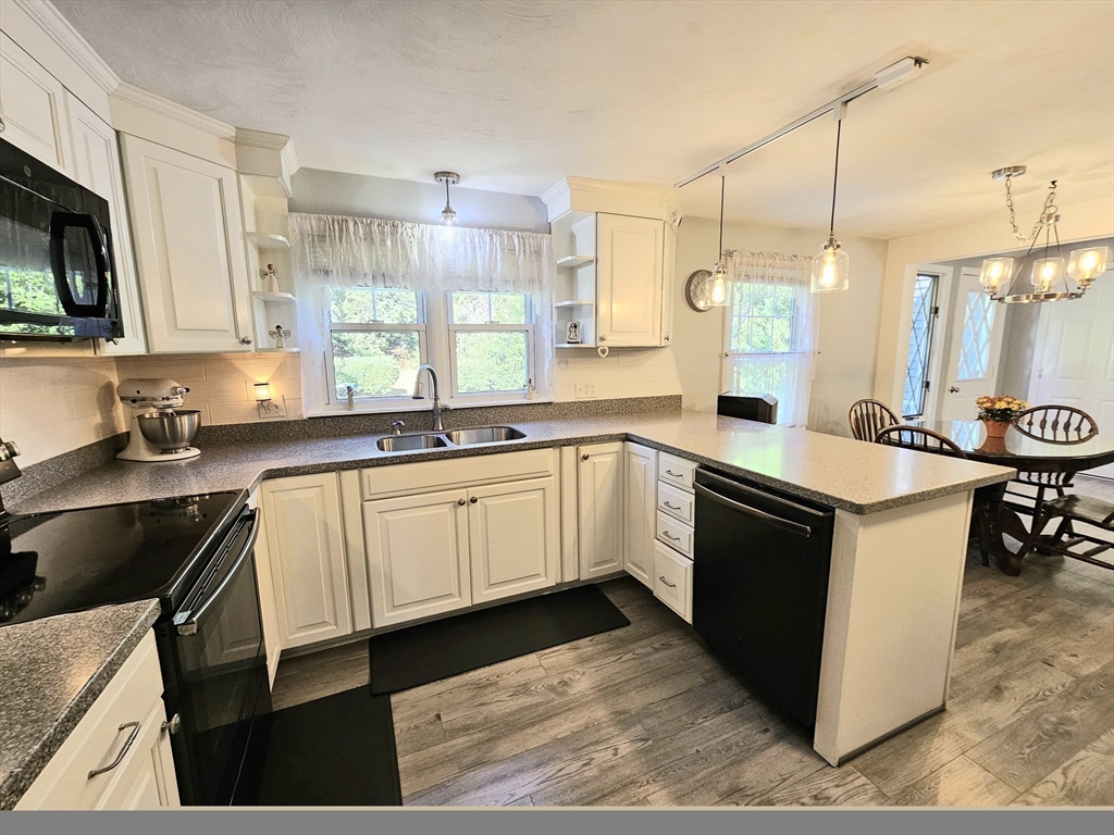 232 Cady Street Ludlow, MA 01056 - Photo 10 of 34