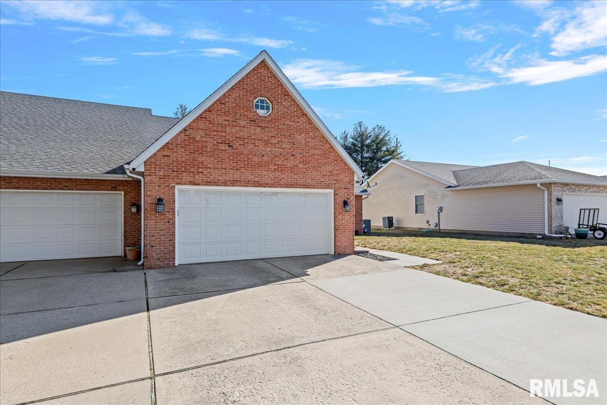 6214 Hayley Court Springfield, IL 62712 - Photo 3 of 32