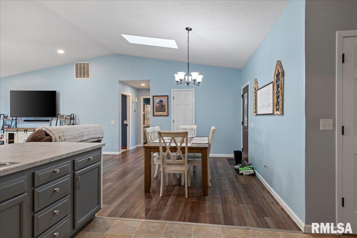 6214 Hayley Court Springfield, IL 62712 - Photo 8 of 32