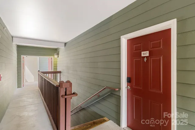 $269,000 | 1000 Olde Eastwood Village Boulevard, Unit 307, Asheville, NC 28803