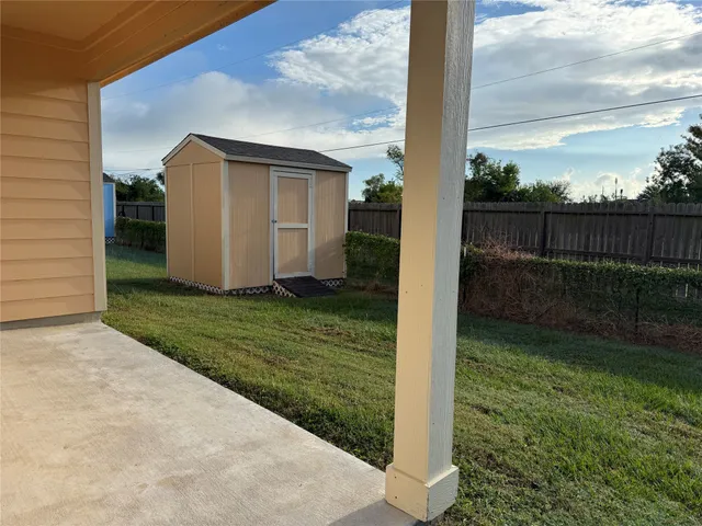 a view of a back yard of the house