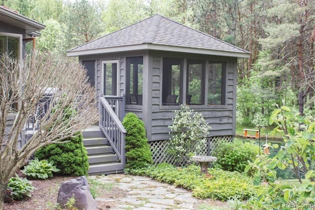 4453 Havens Road Dryden, MI 48428 - Photo 6 of 34 gazebo.jpg