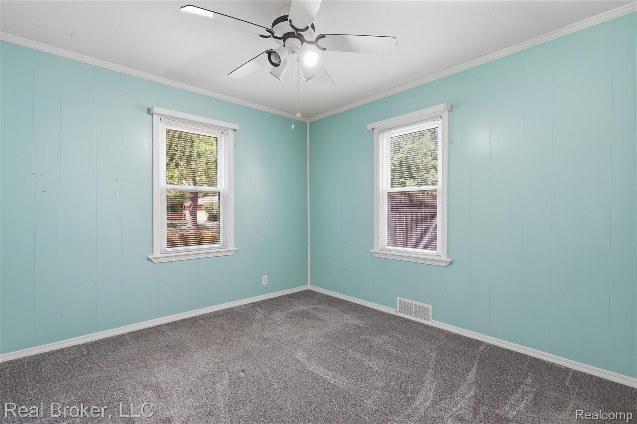 19410 Rensellor Street Livonia, MI 48152 - Photo 15 of 33 First floor bedroom