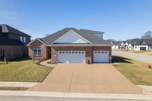 $599,900 | 511 Westbriar Circle, Newburgh, IN 47630