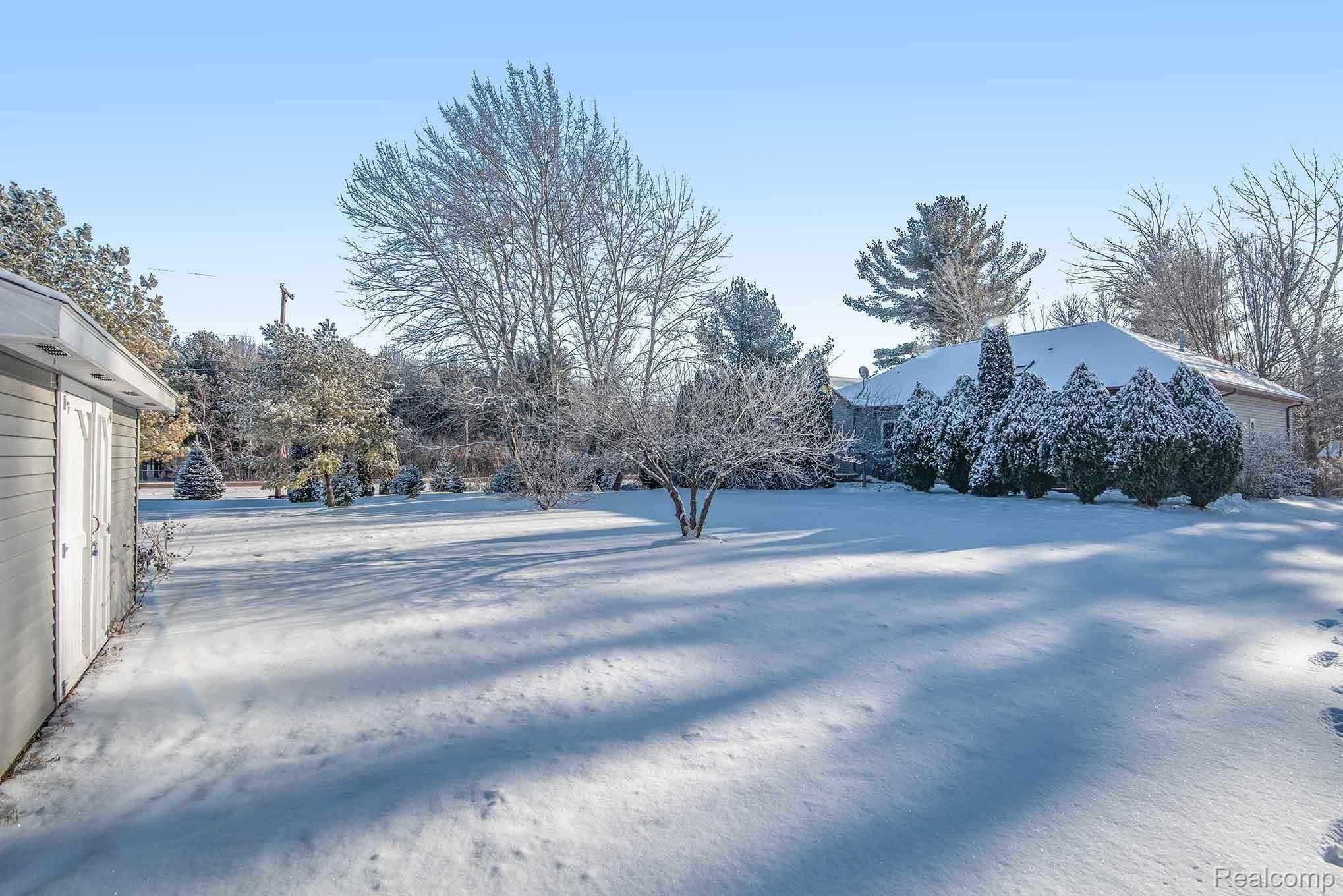 7601 Busch Road Birch Run, MI 48415 - Photo 8 of 40 DSC_2940.jpg