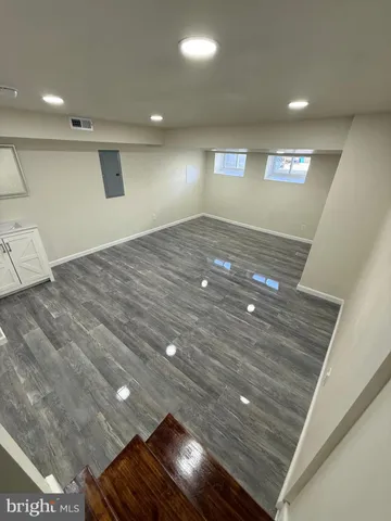 a view of a hall with an empty space