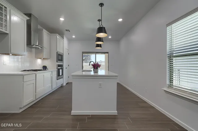 $291,950 | 449 Davis Greenwood Court, Vinton, TX 79821