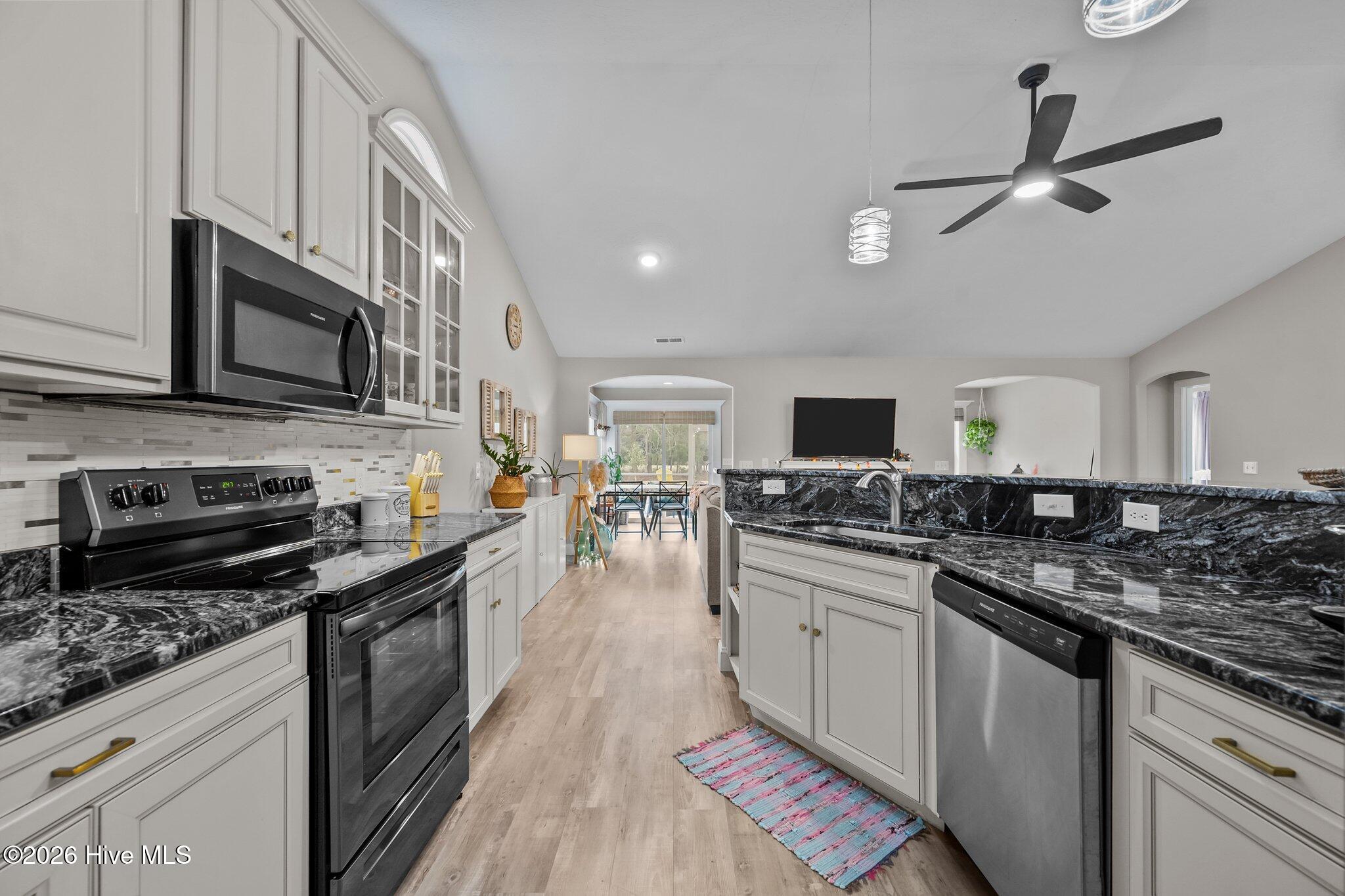 508 Azalea Drive Hampstead, NC 28443 - Photo 19 of 38 Kitchen