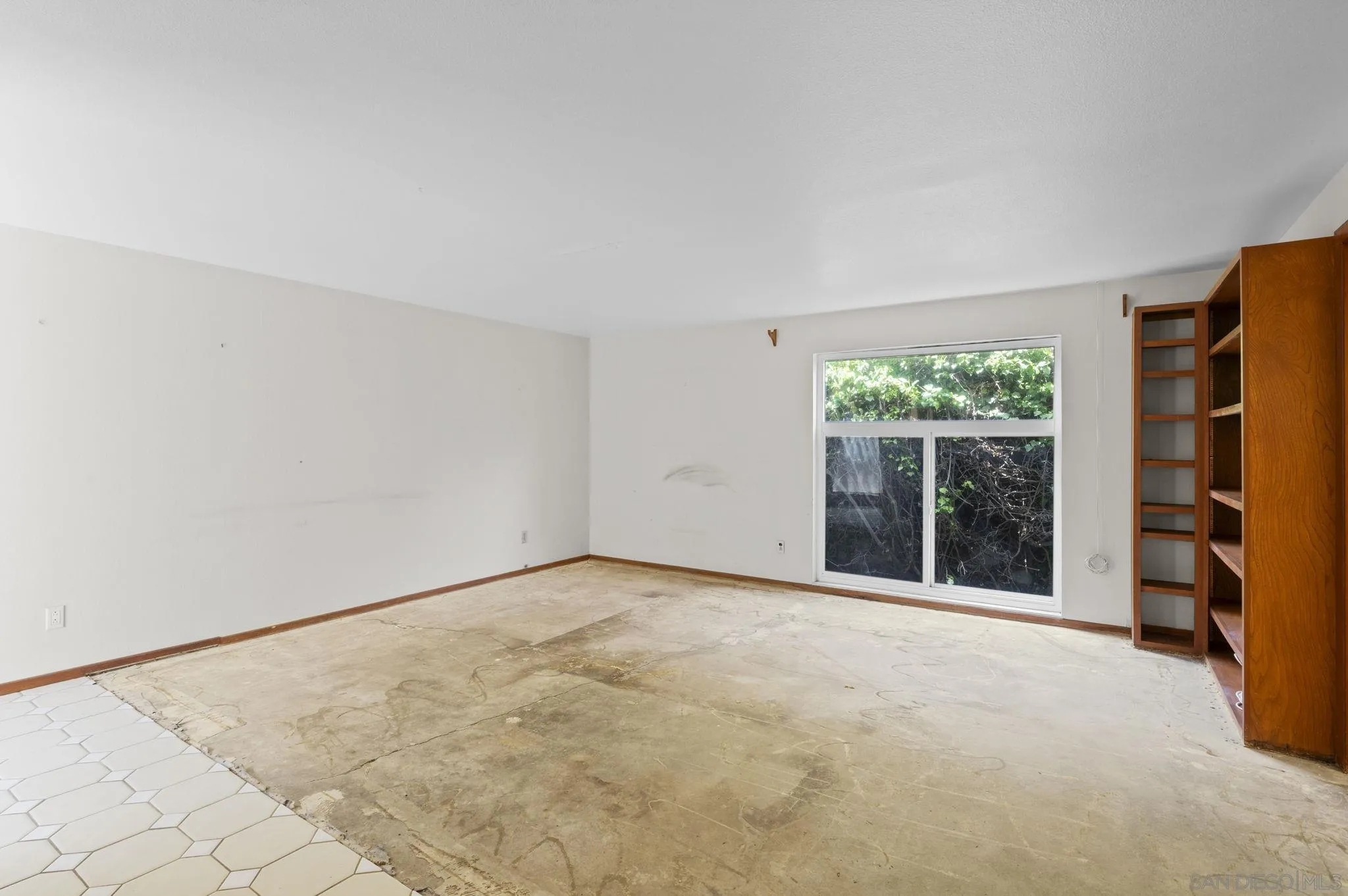 2029 Del Mar Heights Road Del Mar, CA 92014 - Photo 13 of 51 an empty room with a fireplace
