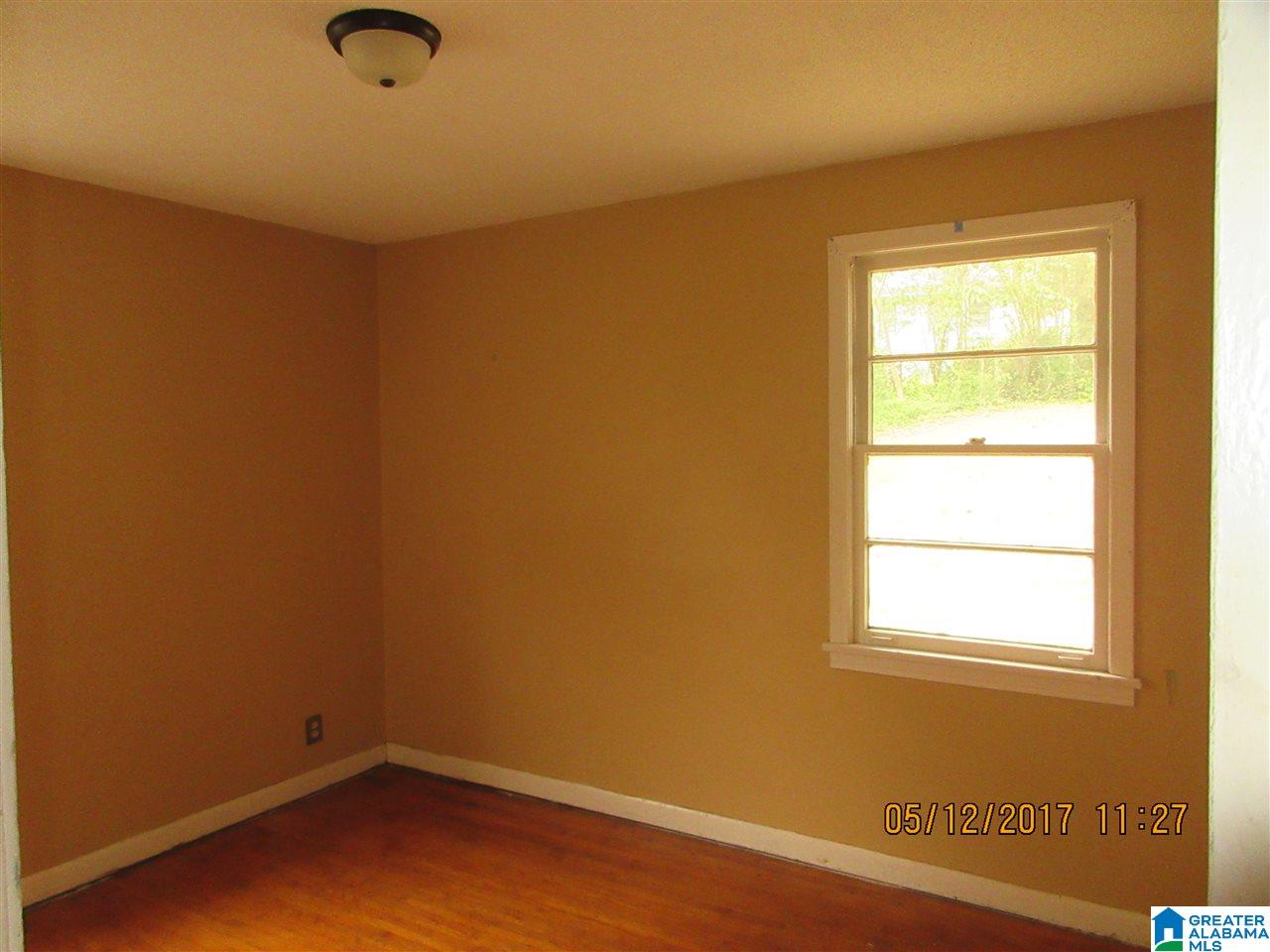 943 Rutledge Drive Fairfield, AL 35064 - Photo 7 of 10