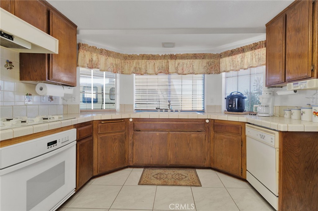 11574 Silver Rock Road Pinon Hills, CA 92372 - Photo 15 of 56