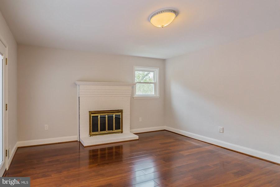13312 Fort Washington Road Fort Washington, MD 20744 - Photo 12 of 30 Family Room