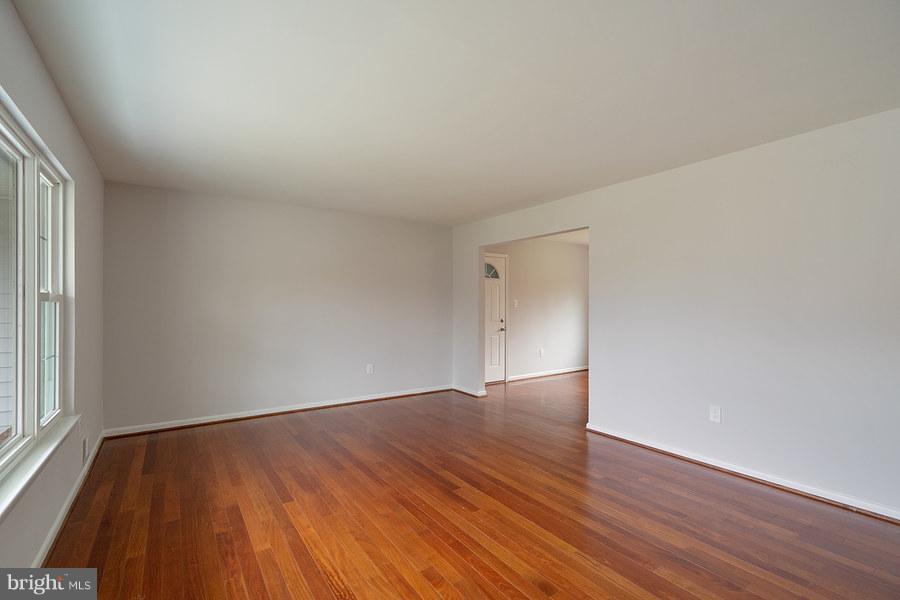 13312 Fort Washington Road Fort Washington, MD 20744 - Photo 21 of 30 Living Room