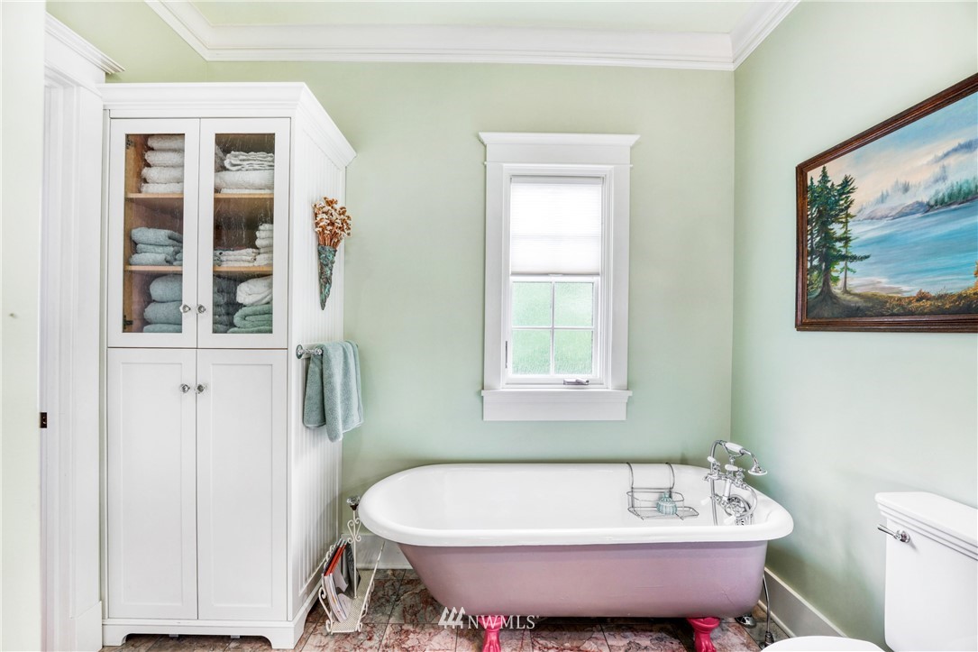 415 5th Street Anacortes, WA 98221 - Photo 17 of 38 a bath tub sitting next to a white toilet