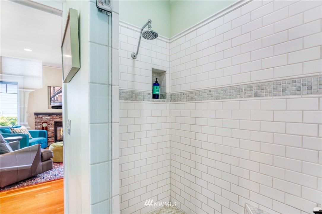 415 5th Street Anacortes, WA 98221 - Photo 18 of 38 a bathroom with a bathtub