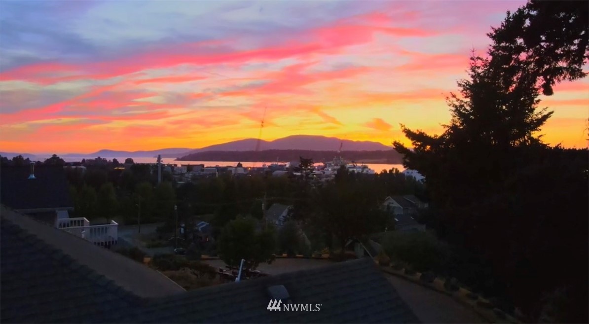 415 5th Street Anacortes, WA 98221 - Photo 3 of 38 a view of a street