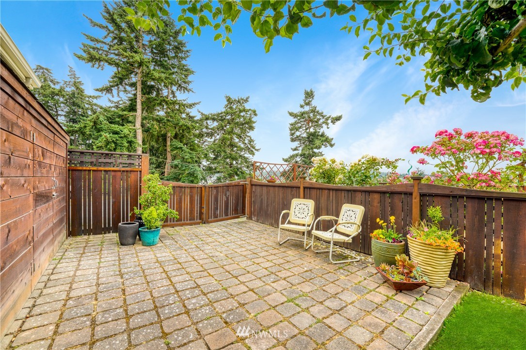 415 5th Street Anacortes, WA 98221 - Photo 32 of 38 a view of sitting area with furniture
