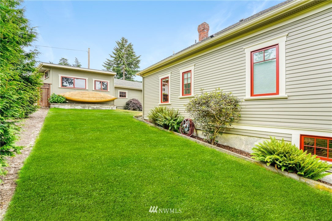 415 5th Street Anacortes, WA 98221 - Photo 34 of 38 a front view of a house with garden