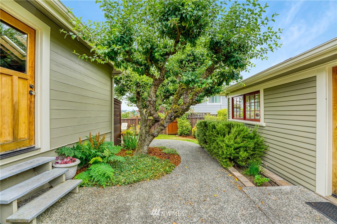 415 5th Street Anacortes, WA 98221 - Photo 35 of 38 a front view of a house with garden