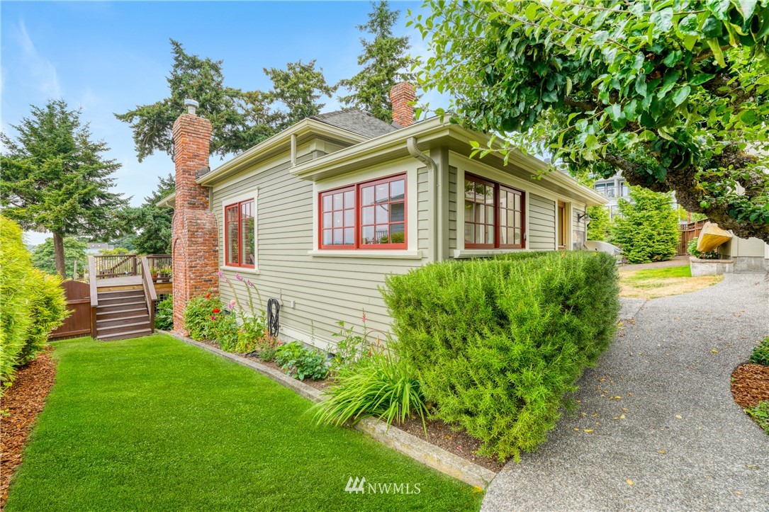 415 5th Street Anacortes, WA 98221 - Photo 36 of 38 a front view of a house with garden