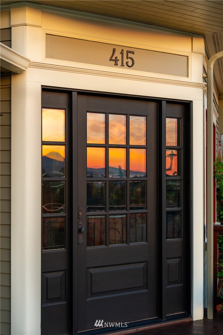 415 5th Street Anacortes, WA 98221 - Photo 38 of 38 a close view of door