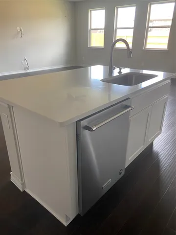 a close view of sink and tap