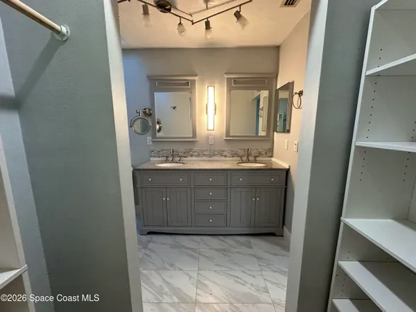 $2,000 | 976 South Fork Circle, Melbourne, FL 32901