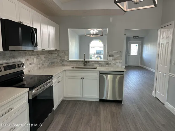 $2,000 | 976 South Fork Circle, Melbourne, FL 32901