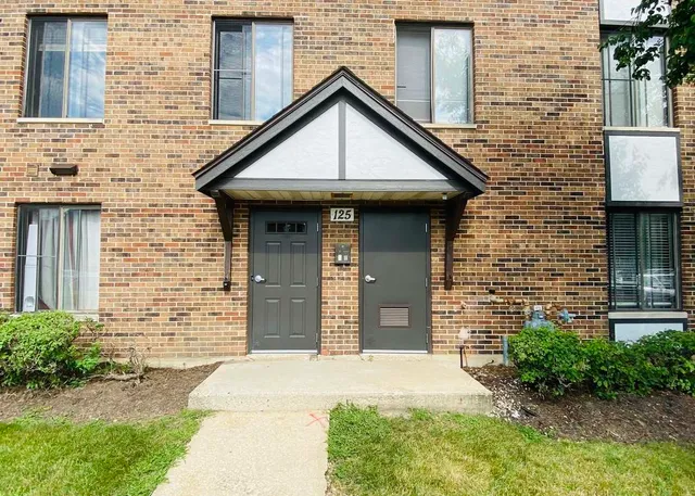 $1,700 | 125 North Gregory Street, Unit 10, Aurora, IL 60504