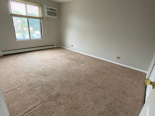 $1,700 | 125 North Gregory Street, Unit 10, Aurora, IL 60504