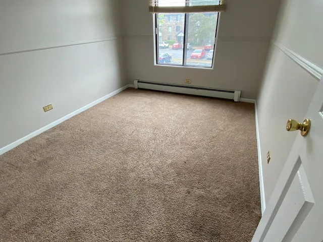 $1,700 | 125 North Gregory Street, Unit 10, Aurora, IL 60504