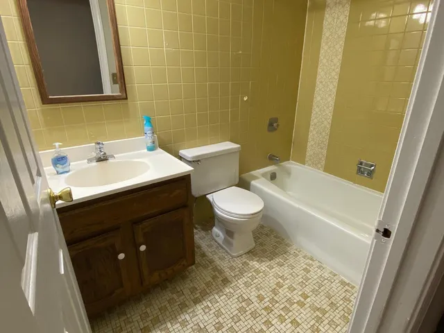 $1,700 | 125 North Gregory Street, Unit 10, Aurora, IL 60504