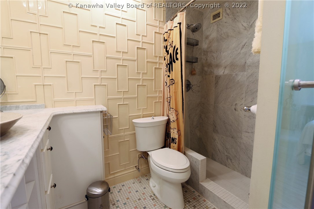 1800 Roundhill Road, Unit 1107 Charleston, WV 25314 - Photo 22 of 28 Gallery Image 22