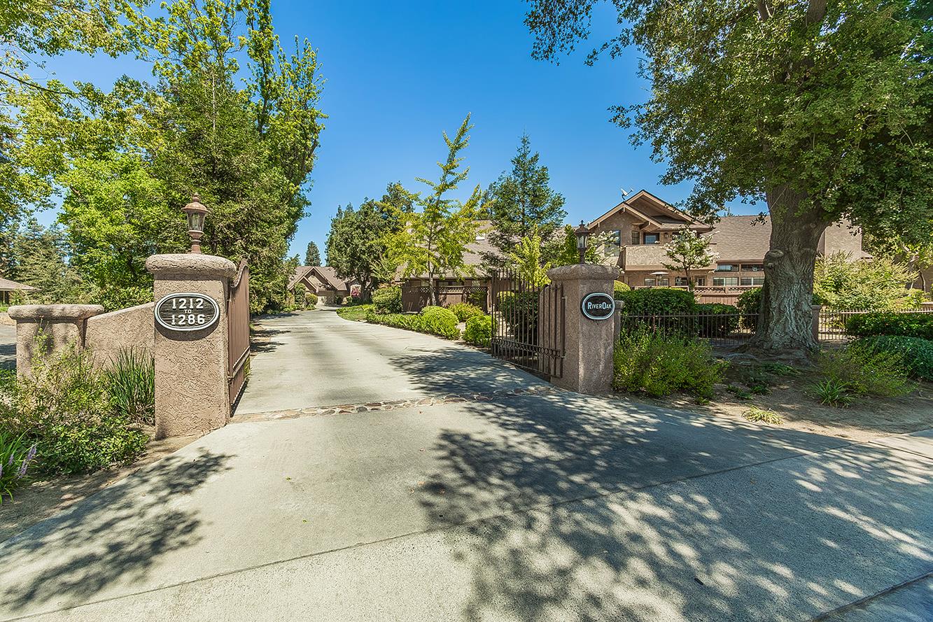 1282 West Flora Avenue Reedley, CA 93654 - Photo 3 of 49