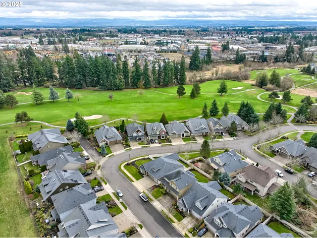 $669,000 | 422 Turnberry Avenue, Woodburn, OR 97071