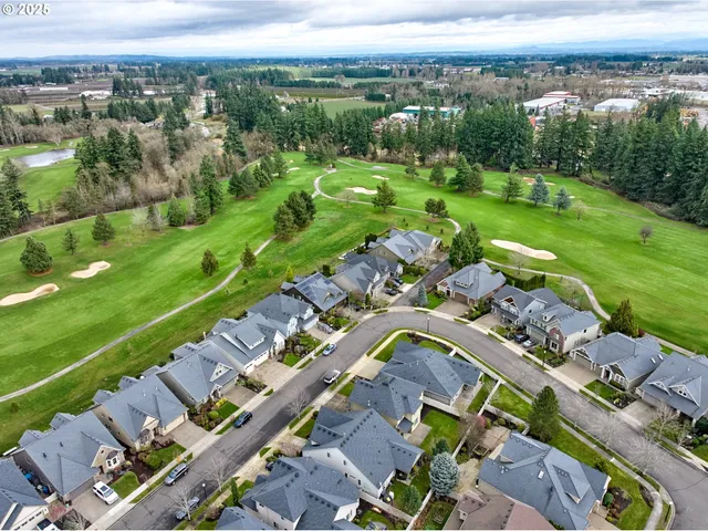 $669,000 | 422 Turnberry Avenue, Woodburn, OR 97071