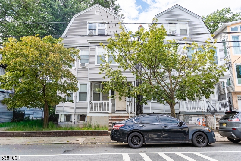 a car parked in front of a white house