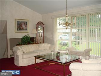 9205 Pine Road Philadelphia, PA 19115 - Photo 3 of 11