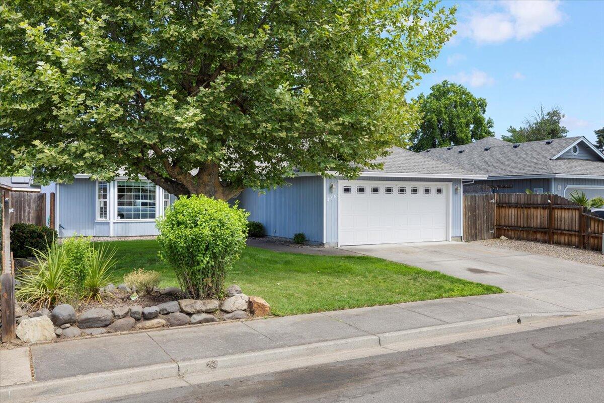 419 Mace Road Medford, OR 97501 - Photo 2 of 28 02-D9A8552