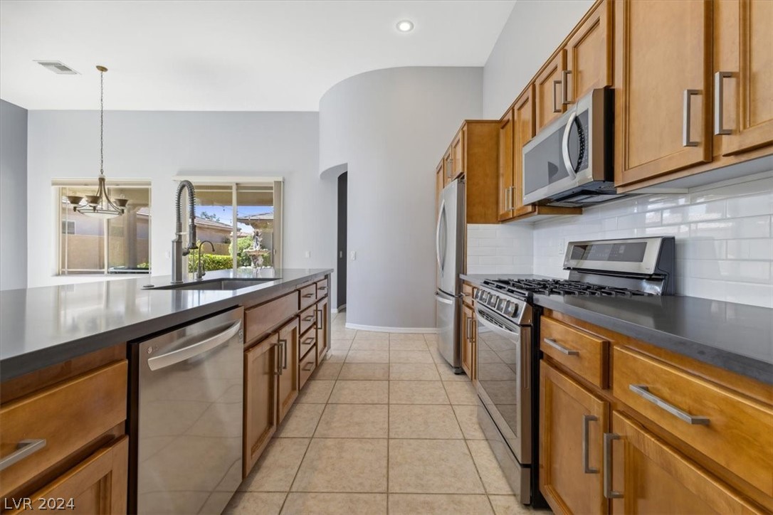 40 Emerald Dunes Circle Henderson, NV 89052 - Photo 21 of 46