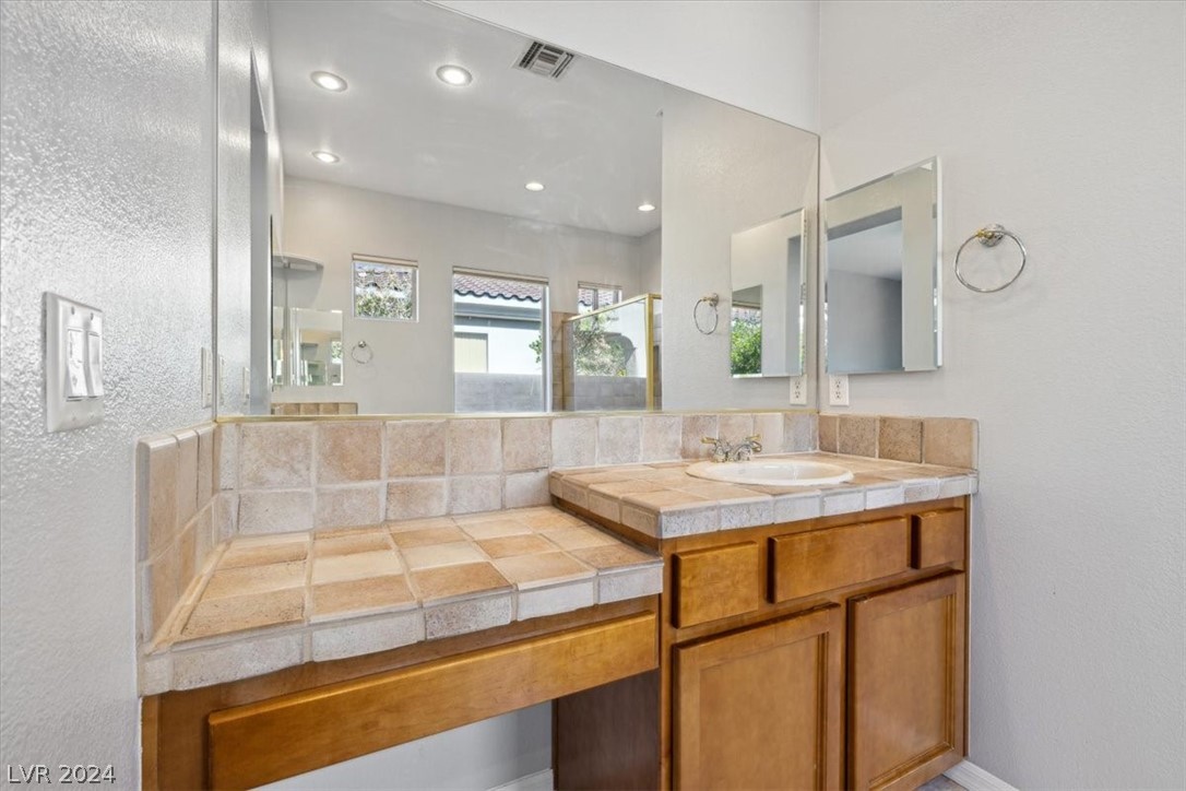 40 Emerald Dunes Circle Henderson, NV 89052 - Photo 29 of 46