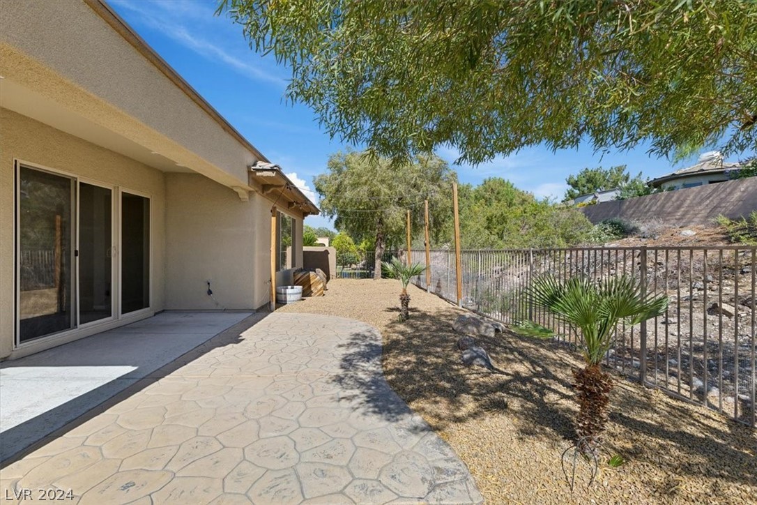 40 Emerald Dunes Circle Henderson, NV 89052 - Photo 33 of 46