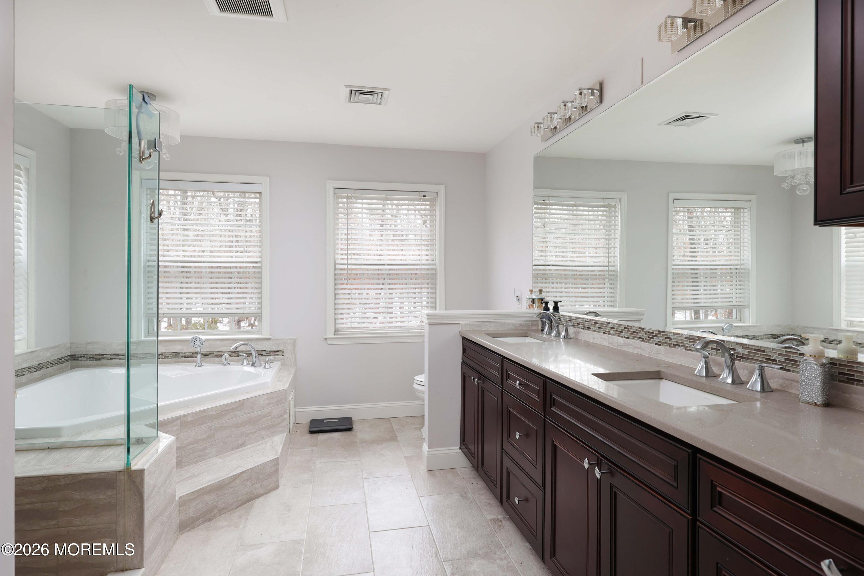 9 Amanda Lane Howell, NJ 07731 - Photo 17 of 29 758A6903