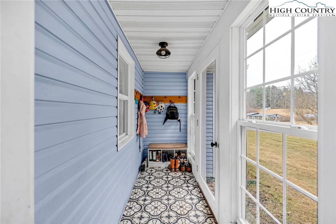 1653 Black Bear Inn Road West Jefferson, NC 28694 - Photo 7 of 31