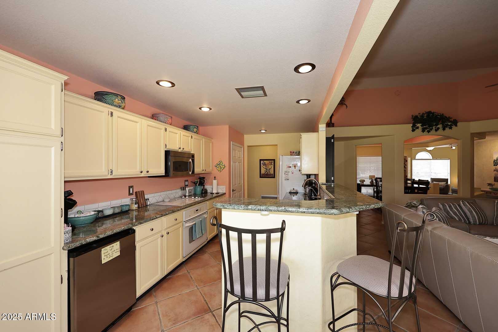 359 West Brisa Drive Gilbert, AZ 85233 - Photo 12 of 46 Kitchen3