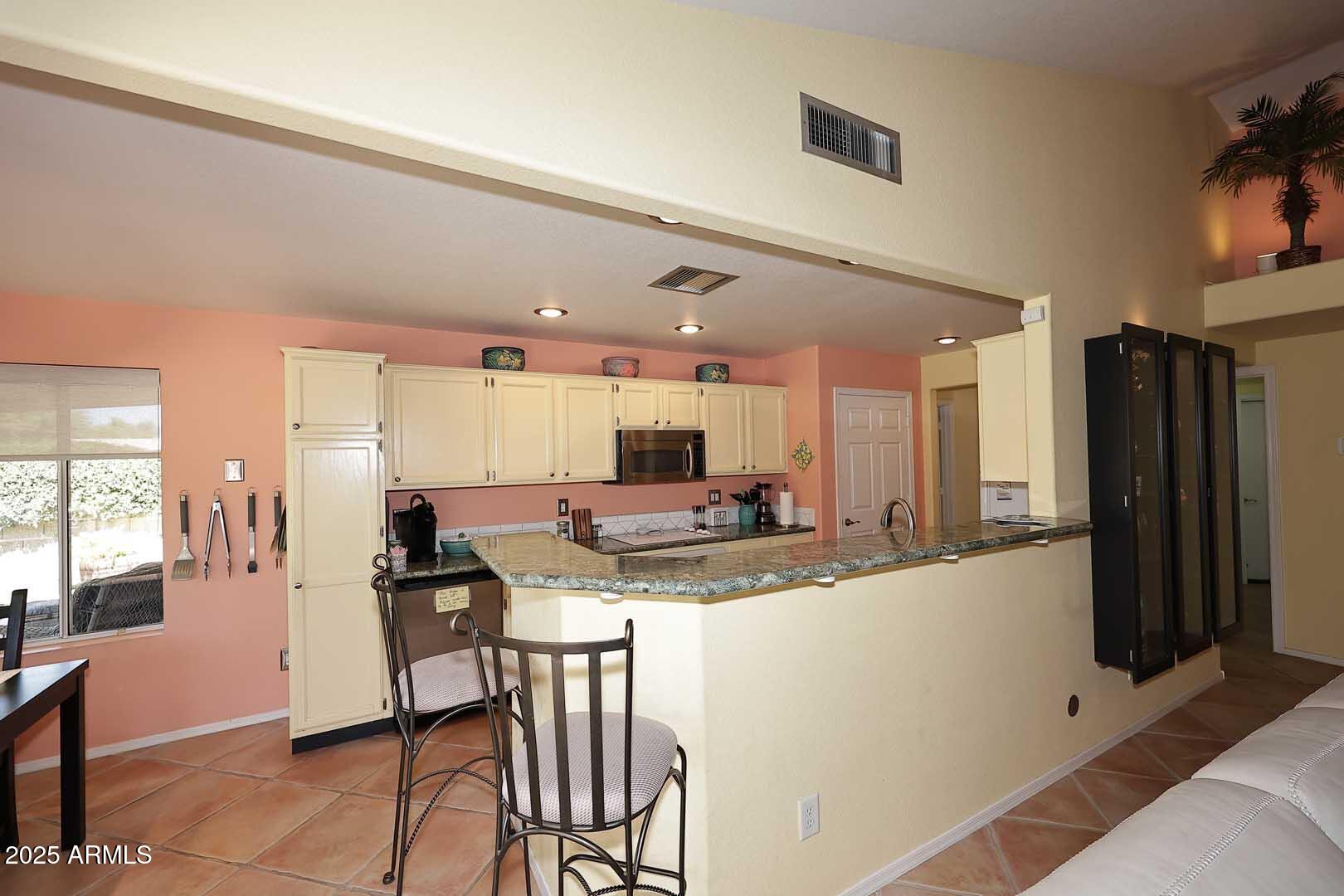 359 West Brisa Drive Gilbert, AZ 85233 - Photo 10 of 46 Kitchen-Bar