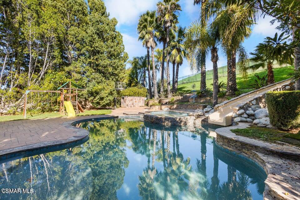 516 Rustic Hills Drive Simi Valley, CA 93065 - Photo 16 of 18