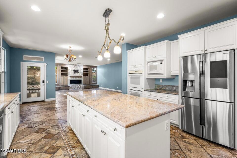 516 Rustic Hills Drive Simi Valley, CA 93065 - Photo 4 of 18