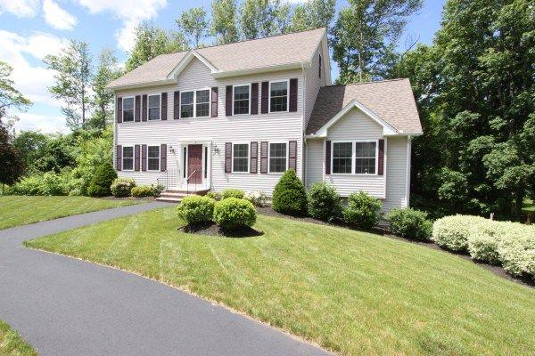 19 Benjamin Lane Reading, MA 01867 - Photo 2 of 28